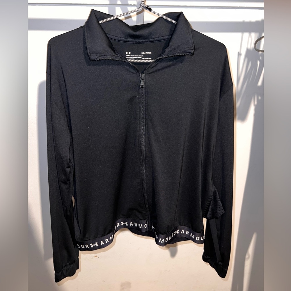 Under Armour Heat Gear Zip Up Long Sleeve‎ Cropped lightweight sweater- medium